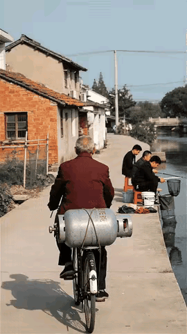 威力不小？
看到这样的液化气罐，倍感亲切，记忆犹新，上世纪九十年代吧！也就是刚刚