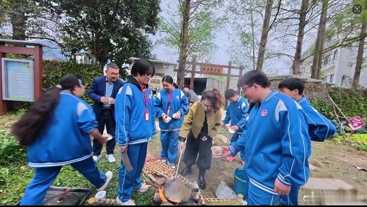 太空种子搬进学校台州学子把科学种进春天里台州天台坦头中学劳动实践基地，学子们种下