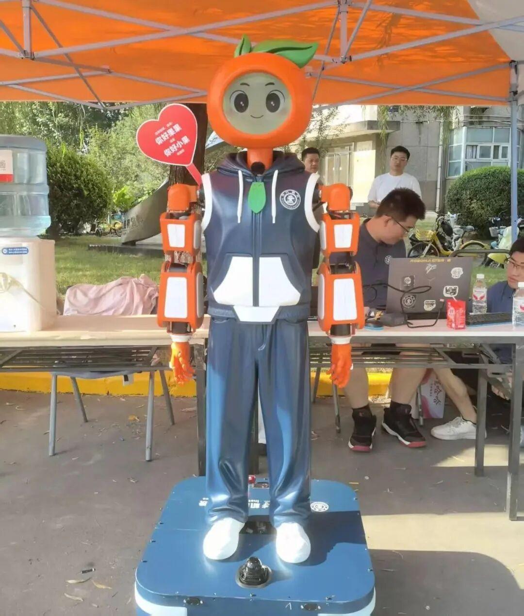 高校AI辅导员机器人，上线
 8月27日，西安交通大学2026级新生正式报到，学