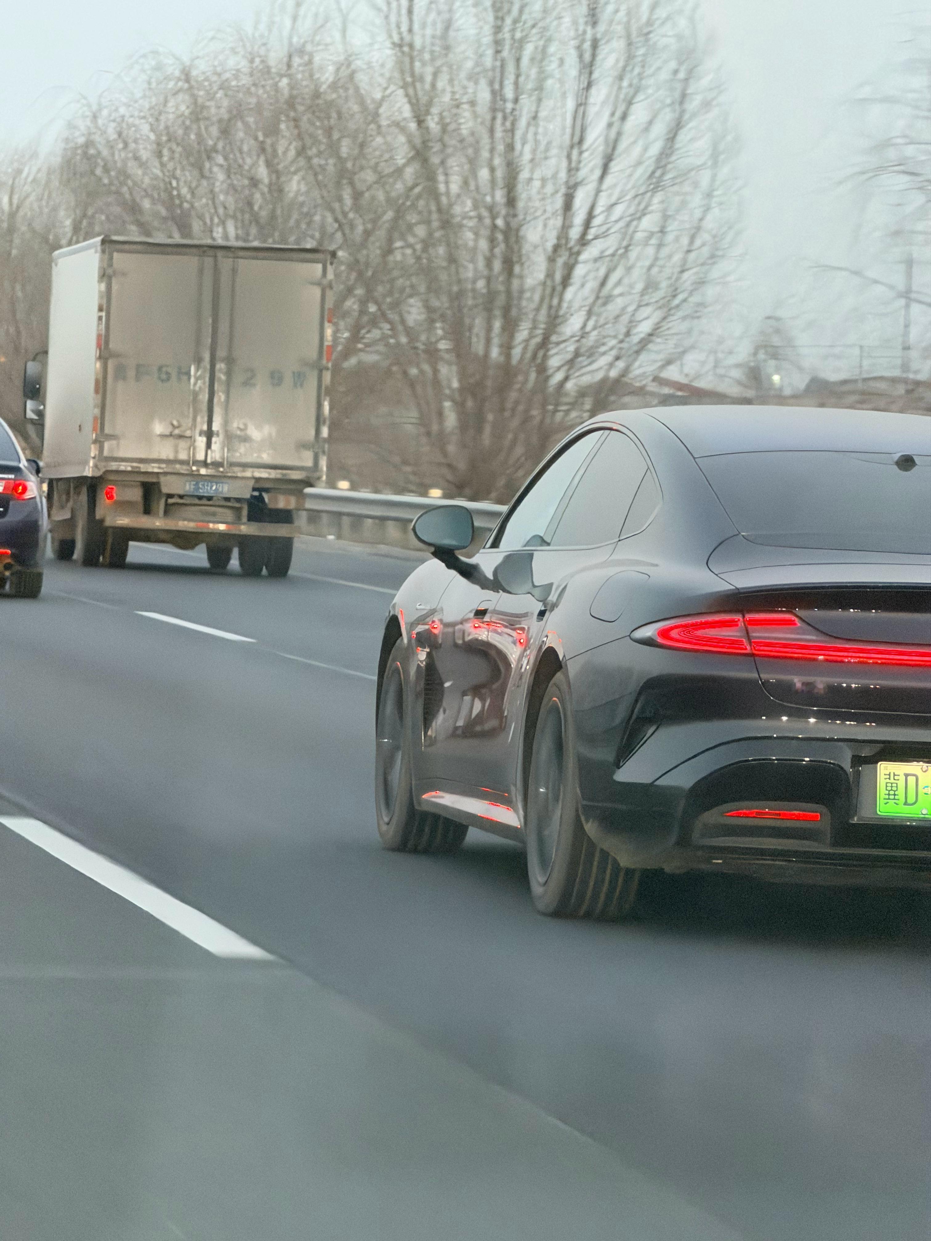 小米 SU7，这个角度看最帅 