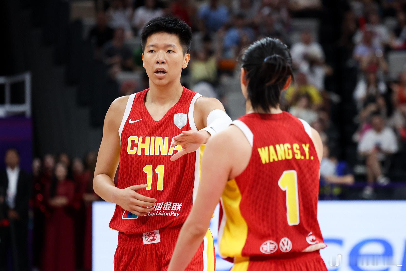 【95黄金一代集体缺席女篮集训，新的时代真要到来了？】昨日，中国女篮官宣新一届国