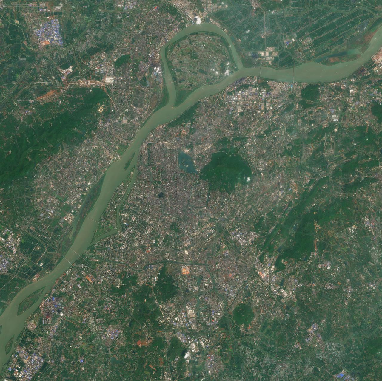 南京市最近卫星图（4.10）