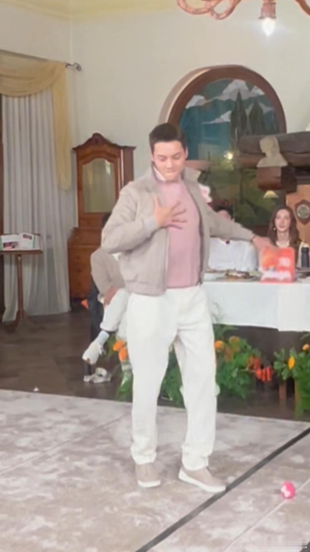 陈伟霆输了粤语但跳舞通杀现在就出发 粤语虽然输了，但陈伟霆的舞蹈就是他的“硬实力