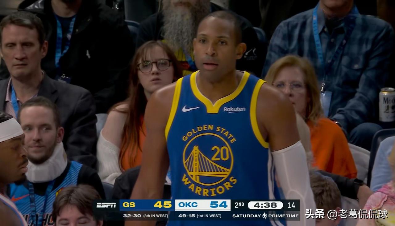 勇士老将霍福德的三分球真是无可救药了！在今天勇士客场以97：104不敌雷霆的比赛