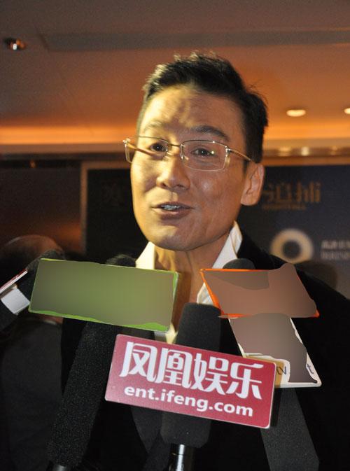 香港为何总对内陆人有偏见？影帝梁家辉道出真相：“香港人其实挺可悲的，被英国人统治
