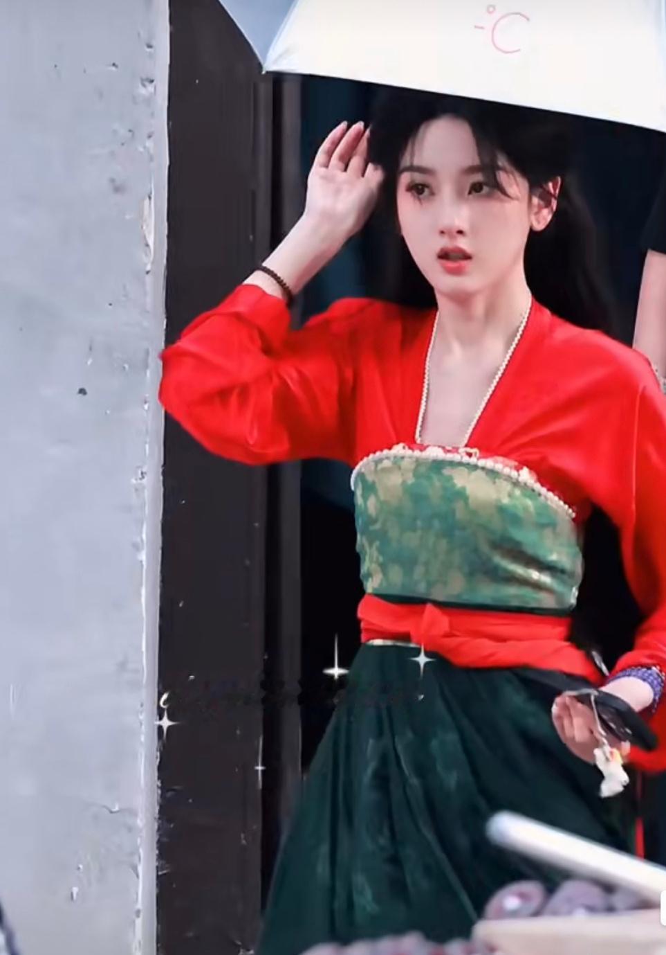 宋祖儿《司宫令》吴蒖蒖路透，红配绿穿的这么美！ 