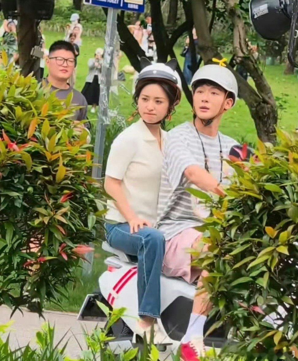 张晚意、沈月《但愿人长久》路透🈶，看起来剧组伙食应该不错