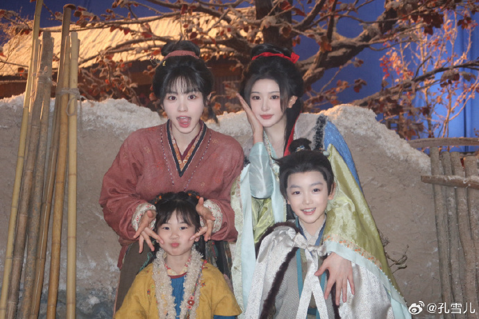 逐玉田曦薇孔雪儿闺蜜组好看 逐玉田曦薇孔雪儿闺蜜组好看，完全权威美貌的两个人啊~