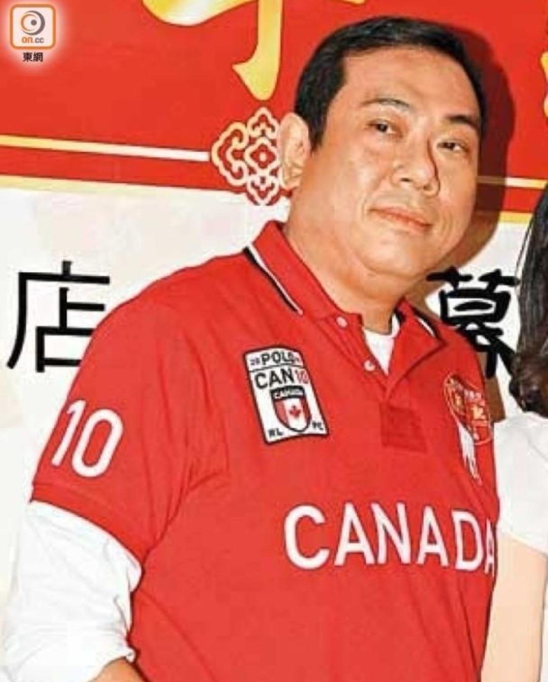 他跟了成龙30年，贫病中离世：不是跟对大哥，就能成功

说起成龙，大家都知道他讲