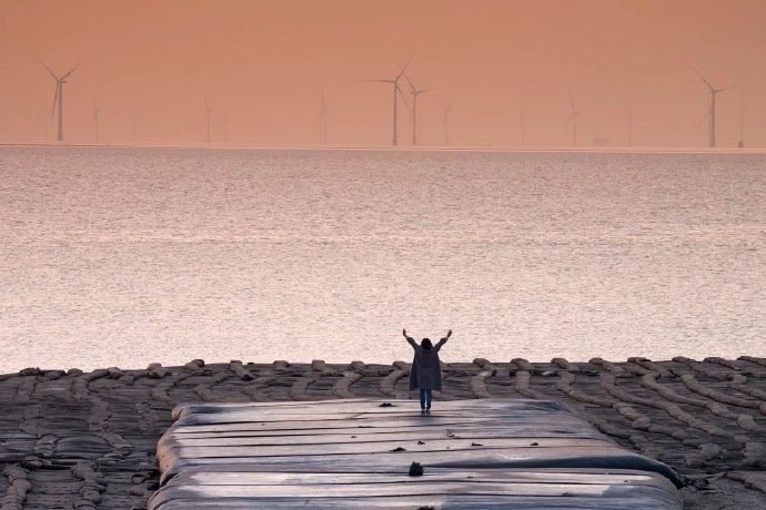 真实的、永恒的、最高级的快乐，只能从三样东西中取得：工作、自我克制和爱。—— 罗