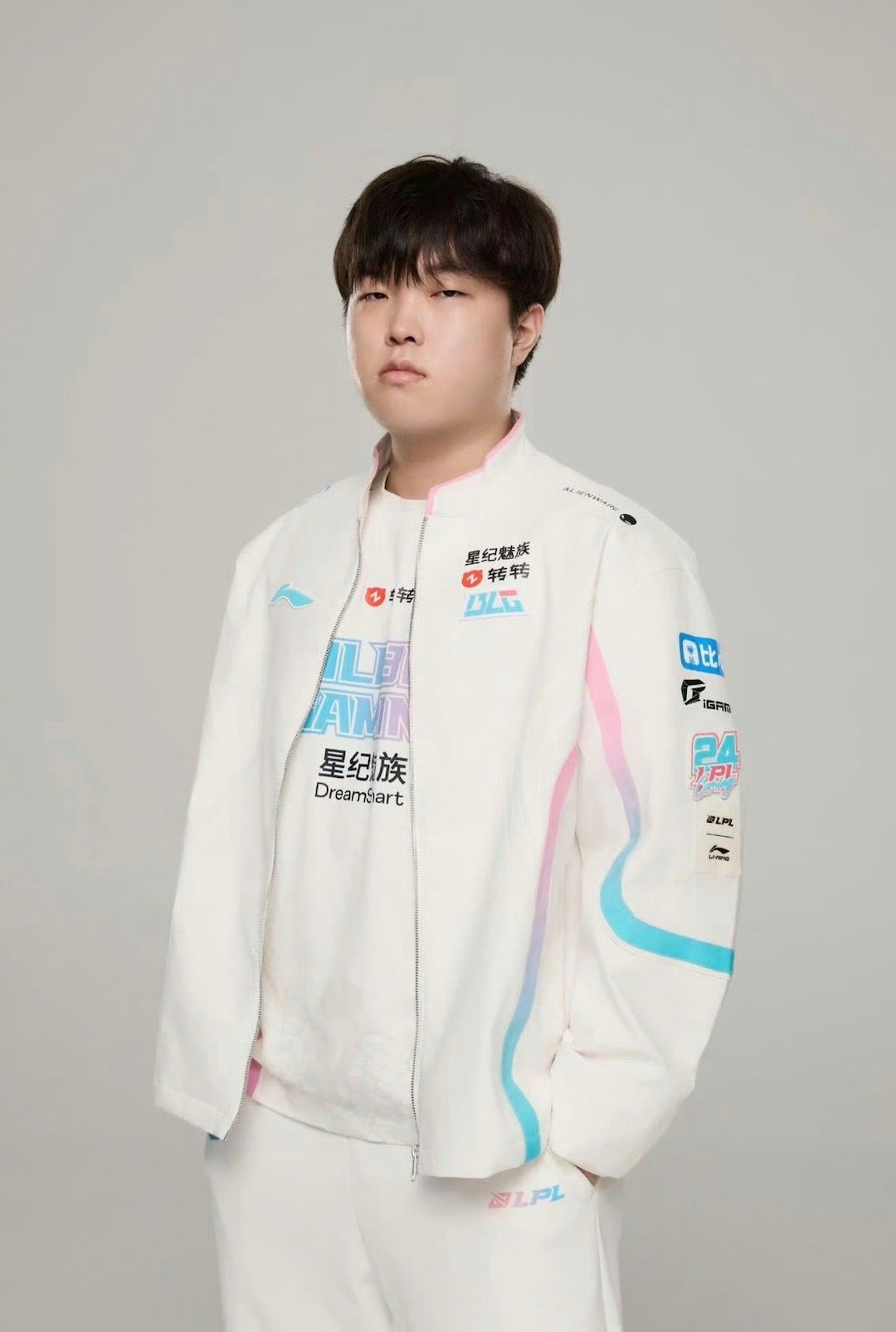 AI模拟Bin和Zeus谁是世一上 AI通过千场对战模拟证实，Bin在关键指标上