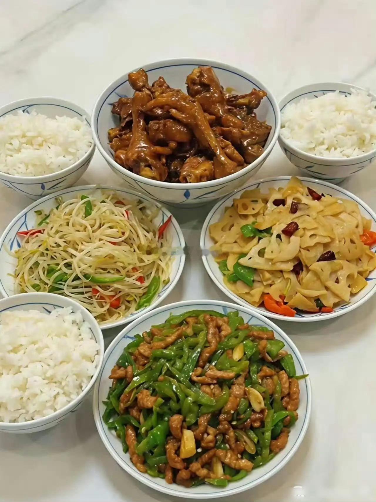 一家三口，天天这样吃，大家觉得月入多少，才能抗的住？ ​​​