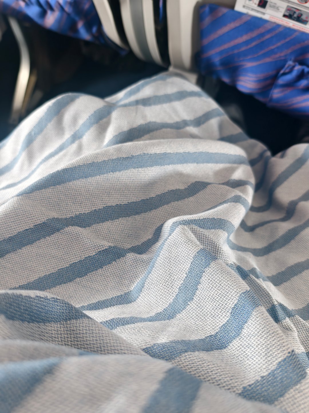 南航空调还能这么冷？？爬升的时候直接被冻醒，体验了把满功率的风量，熬到平飞后都在