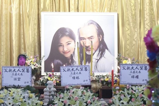 武侠巨星徐少强在9月1日因食道癌病逝于北京，终寿73岁。其细30年第3任妻子在处