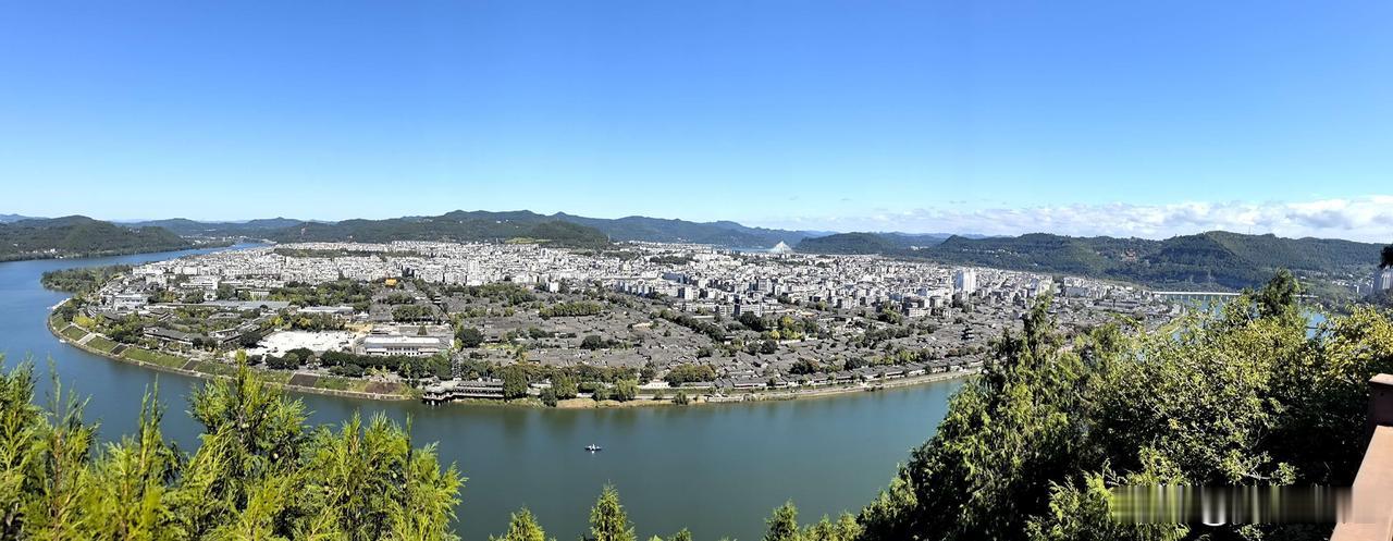 想看四川阆中Ω大弯，记住这个点位！
很多人来阆中只逛古城，却不知道去哪看壮观的嘉
