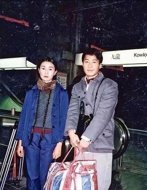 年轻时期的黎明与张曼玉合影，真是俊男靓女啊 