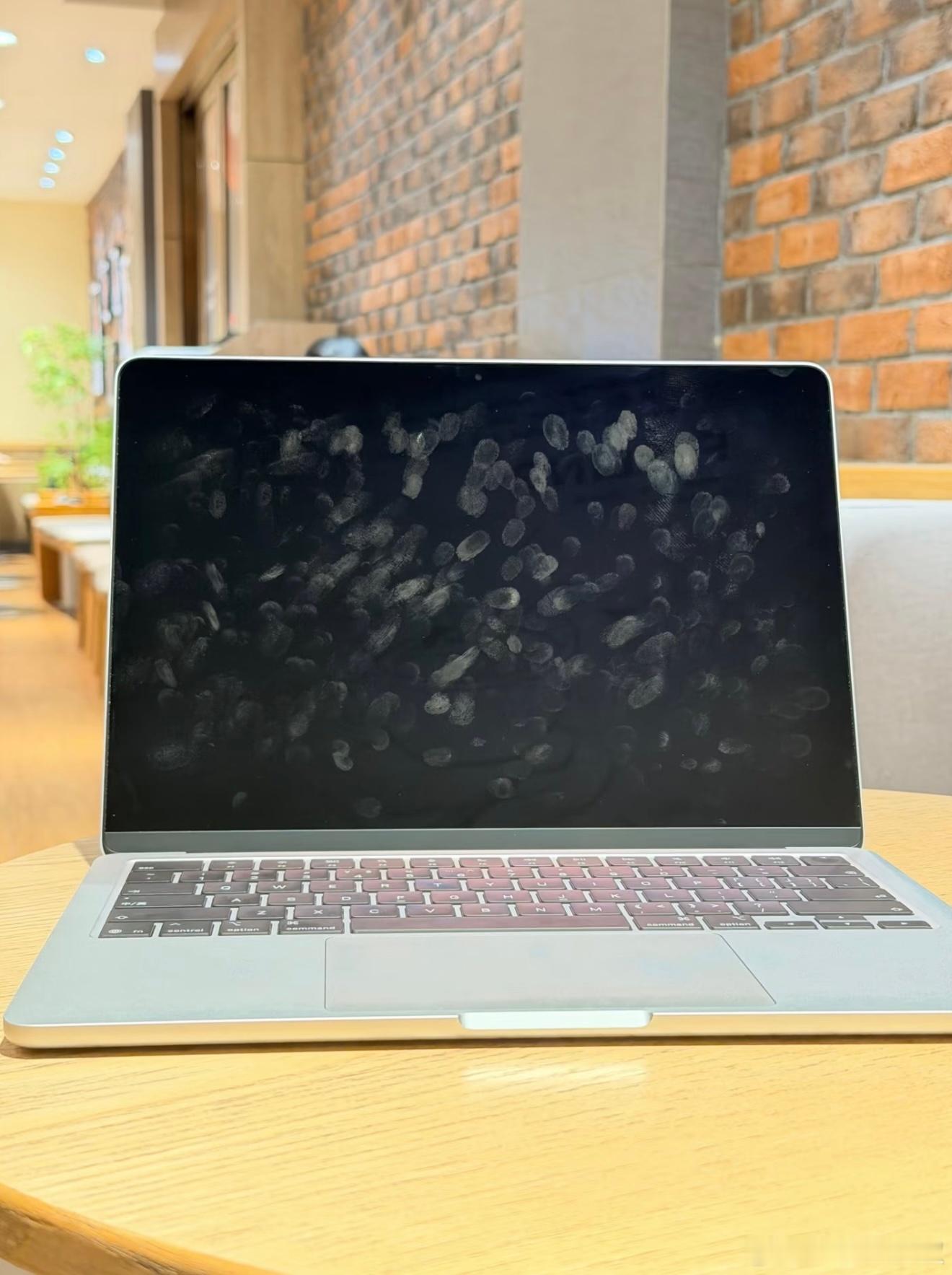 苹果似乎真准备推出一款带触屏的MacBook电脑，命名为MacBook Ultr