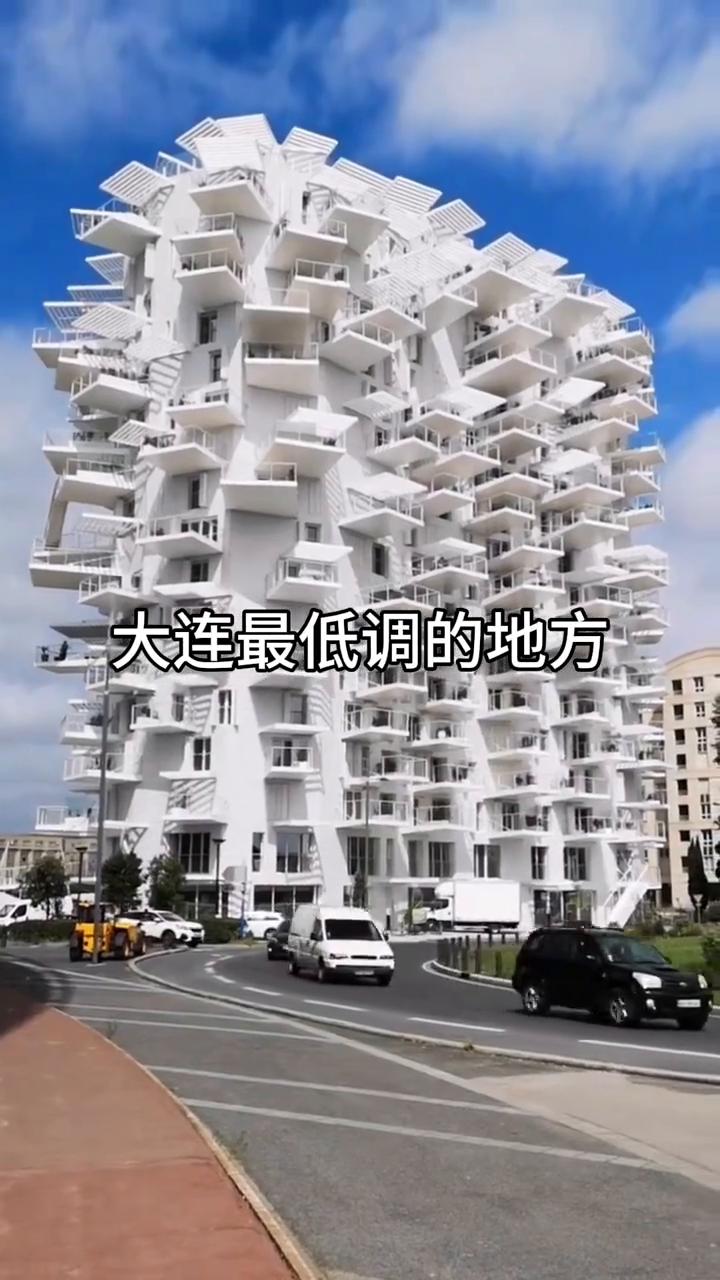 大连最低调的地方就是大连，到了大连才发现最好逛的地方不是西安路，而是坐地铁到人民
