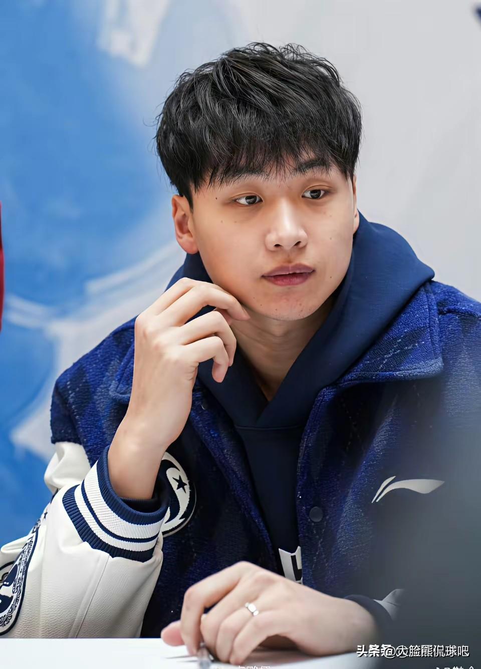 邱彪护犊子？齐麟不受待见！
昨晚全明星赛最失落的球员非齐麟莫属，整场比赛齐麟只打