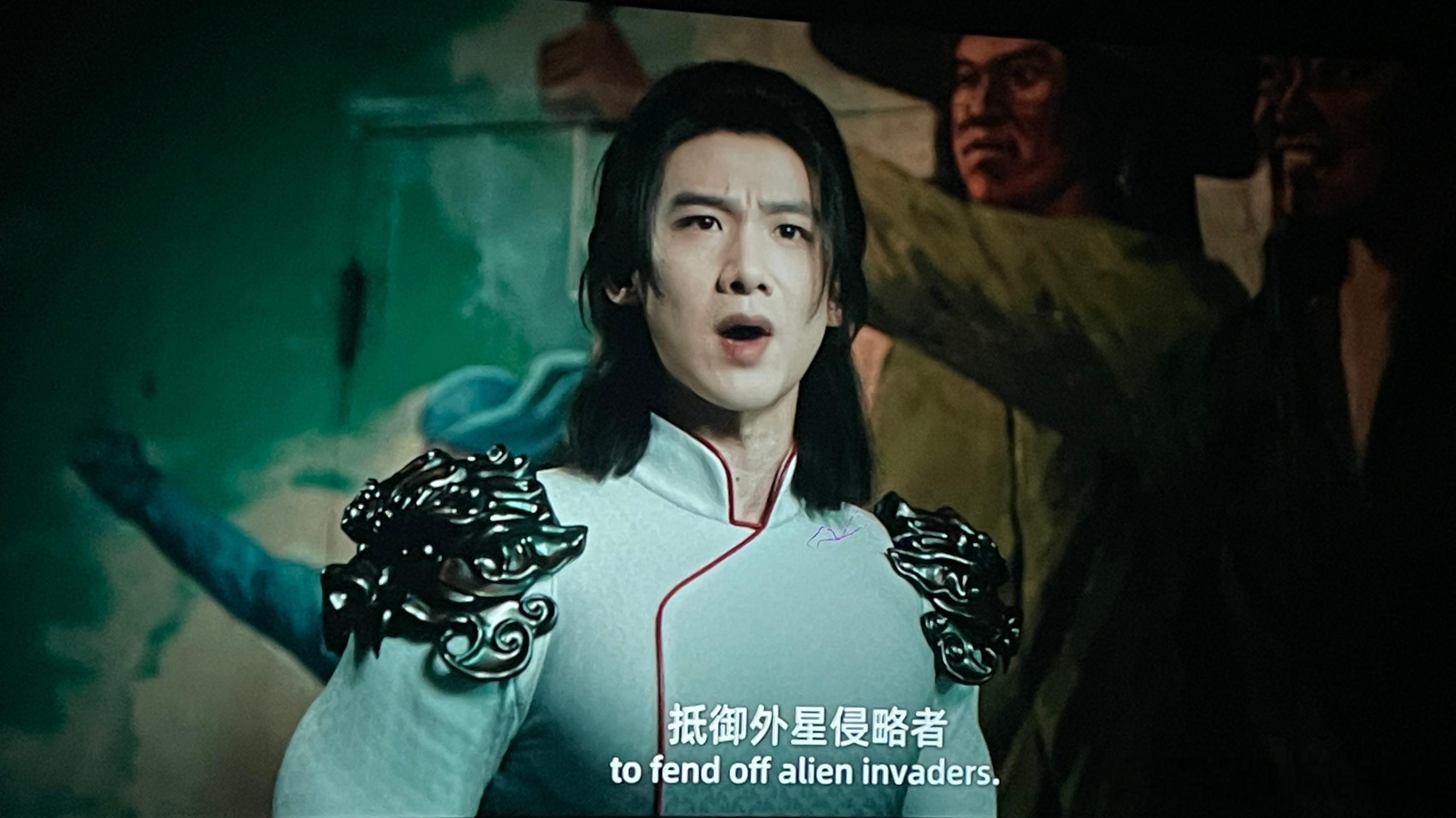 生活手记当拯救世界的超级英雄跌入县城，才发现“我的敌人是外星人，而他们的敌人是生