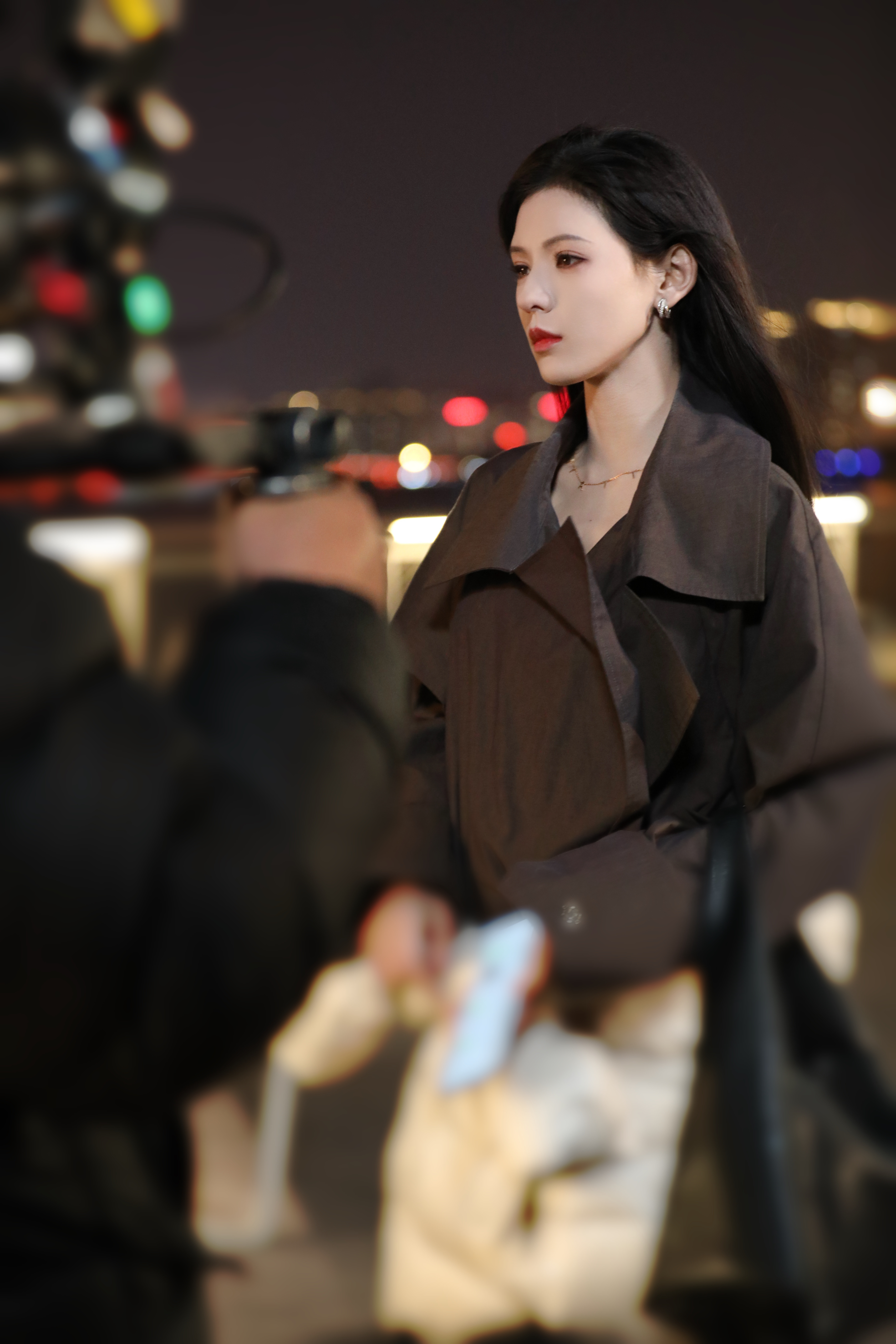 张予曦 《深情眼》叶濛☽ 剧照-棕风衣 