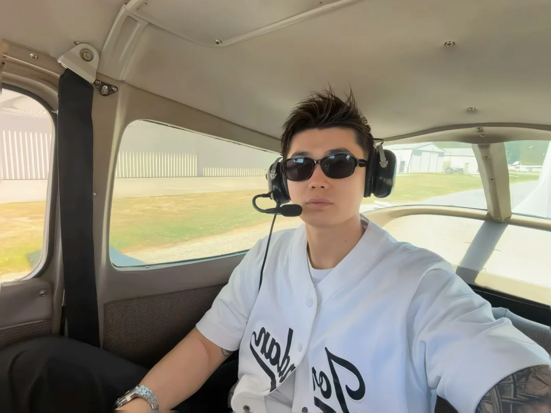 妈妈我在新西兰开上飞机了