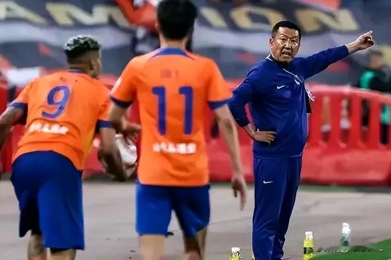 崔康熙基本确认留，下赛季泰山队或将彻底“崔氏化”。
  目前有消息称，泰山队不会