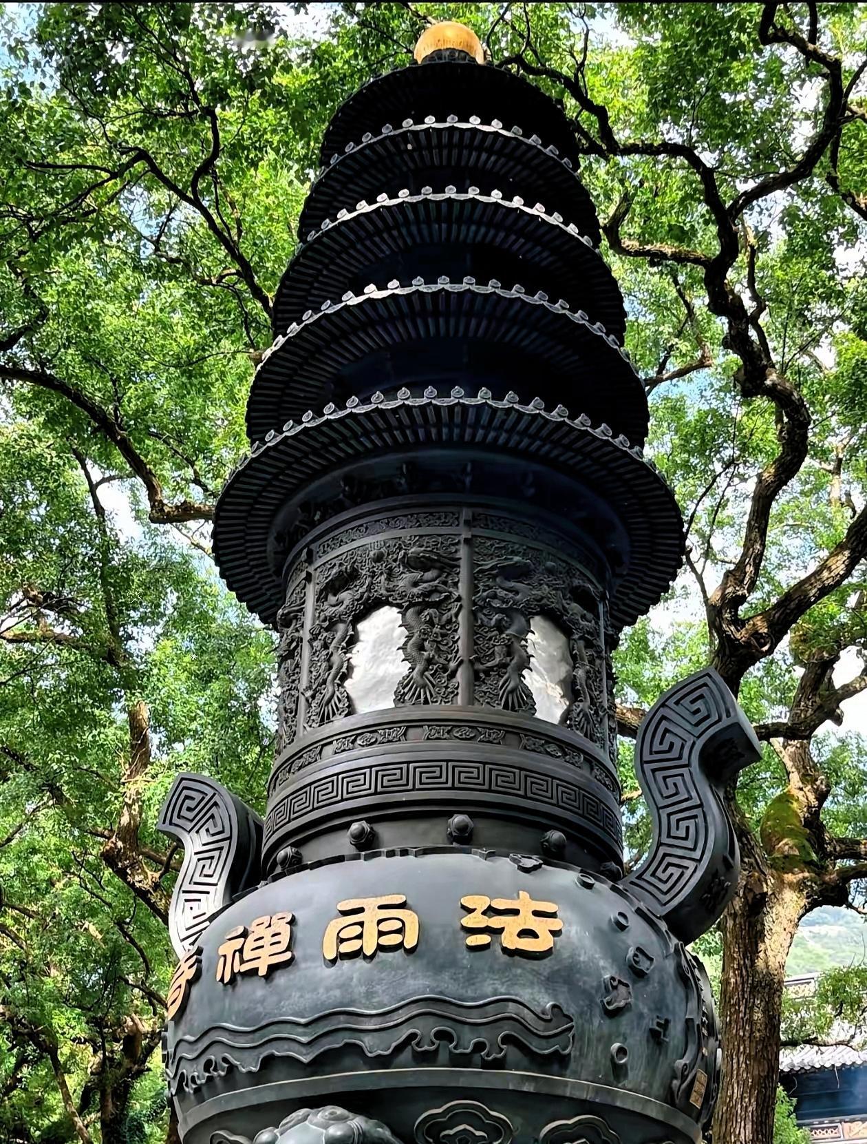 两个日本间谍在普陀山当了整整一年和尚，白天抄经，晚上绘制炮台、驻军、航道等情报。