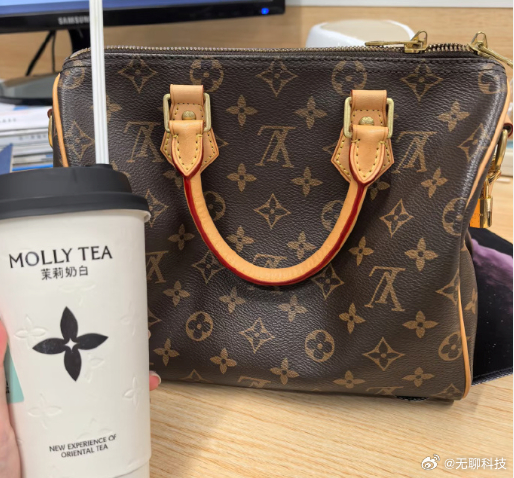 【LV起诉茉莉奶白判赔1030万 】今日，苏州中院公布判决，LV 起诉茉莉奶白商