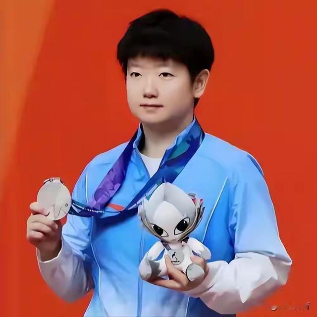 孙颖莎重返世界第一就迎来开门红，3‑1战胜叶伊恬，这场胜利，为她重回榜首之后的大