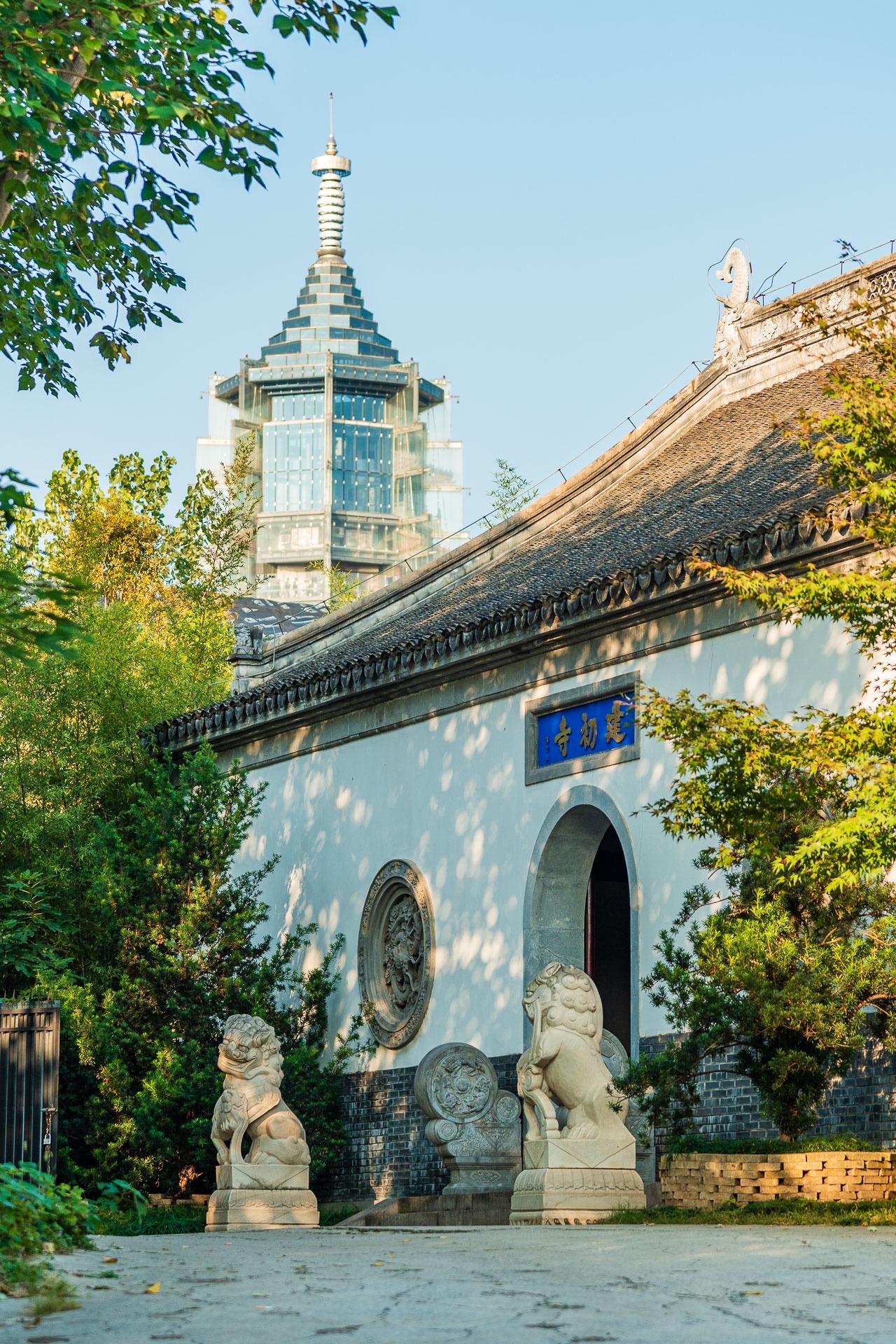 南朝四百八十寺，建初寺为江南第一寺，地位仅次于洛阳白马寺