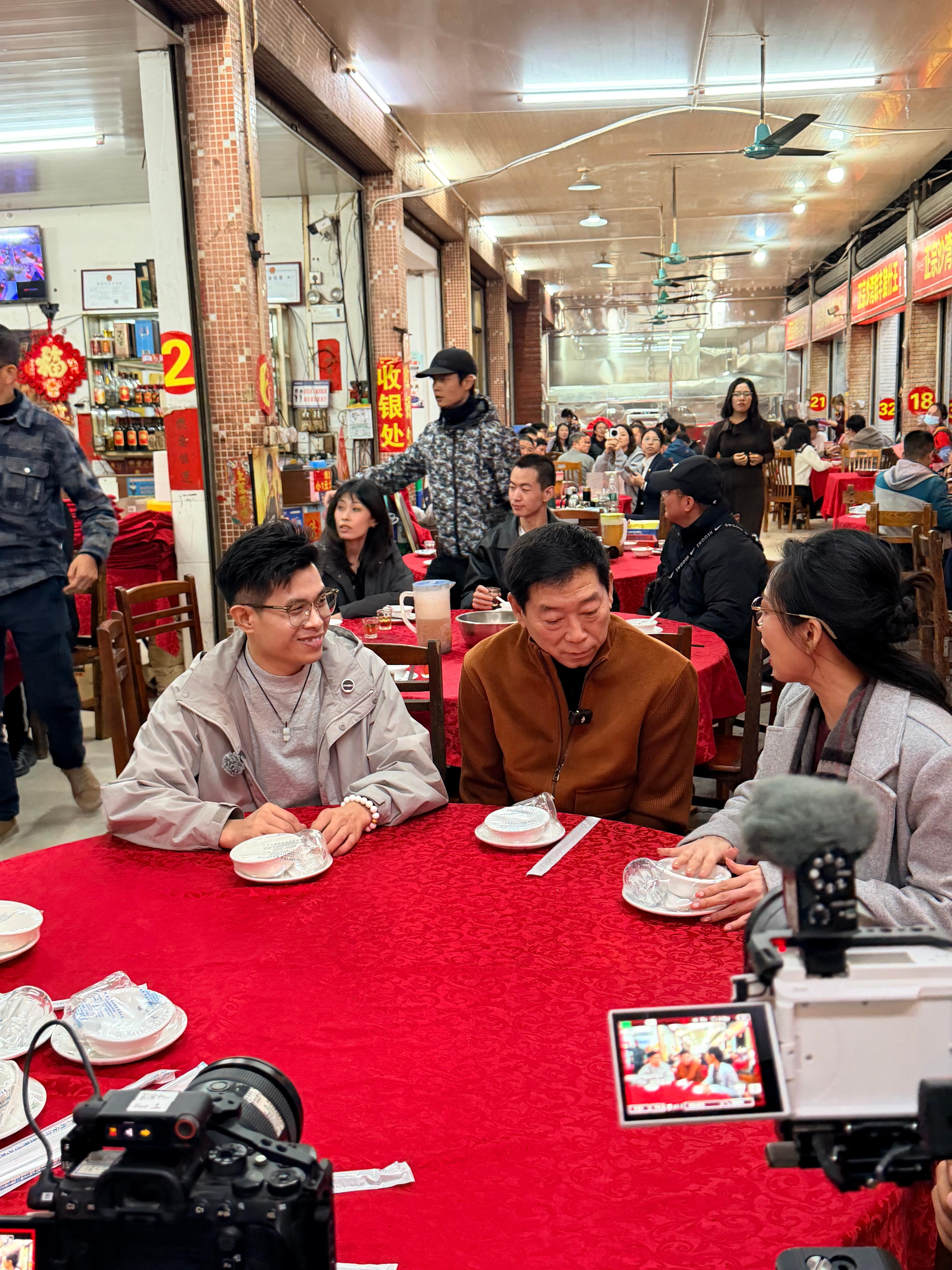 万物都可被包装，真心却愈发稀缺。但最近看到魏建军在广州街头，为一碗猪杂粥驻足的样