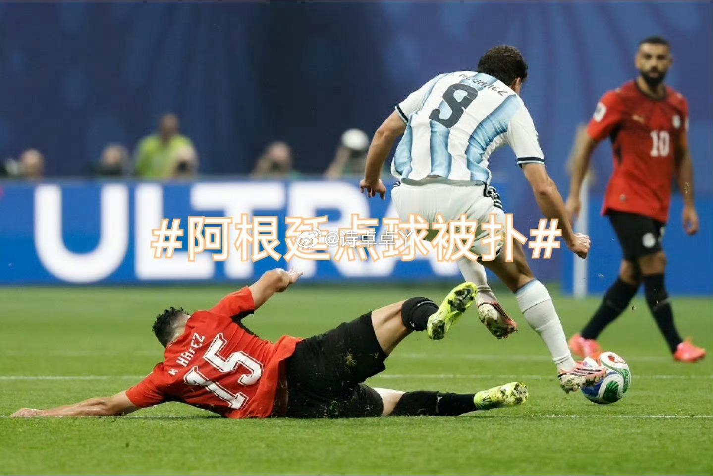 埃及门将法老附身埃及门将门线手感火热，稳稳拒点完成救险，多次拦截前场高压进攻。连