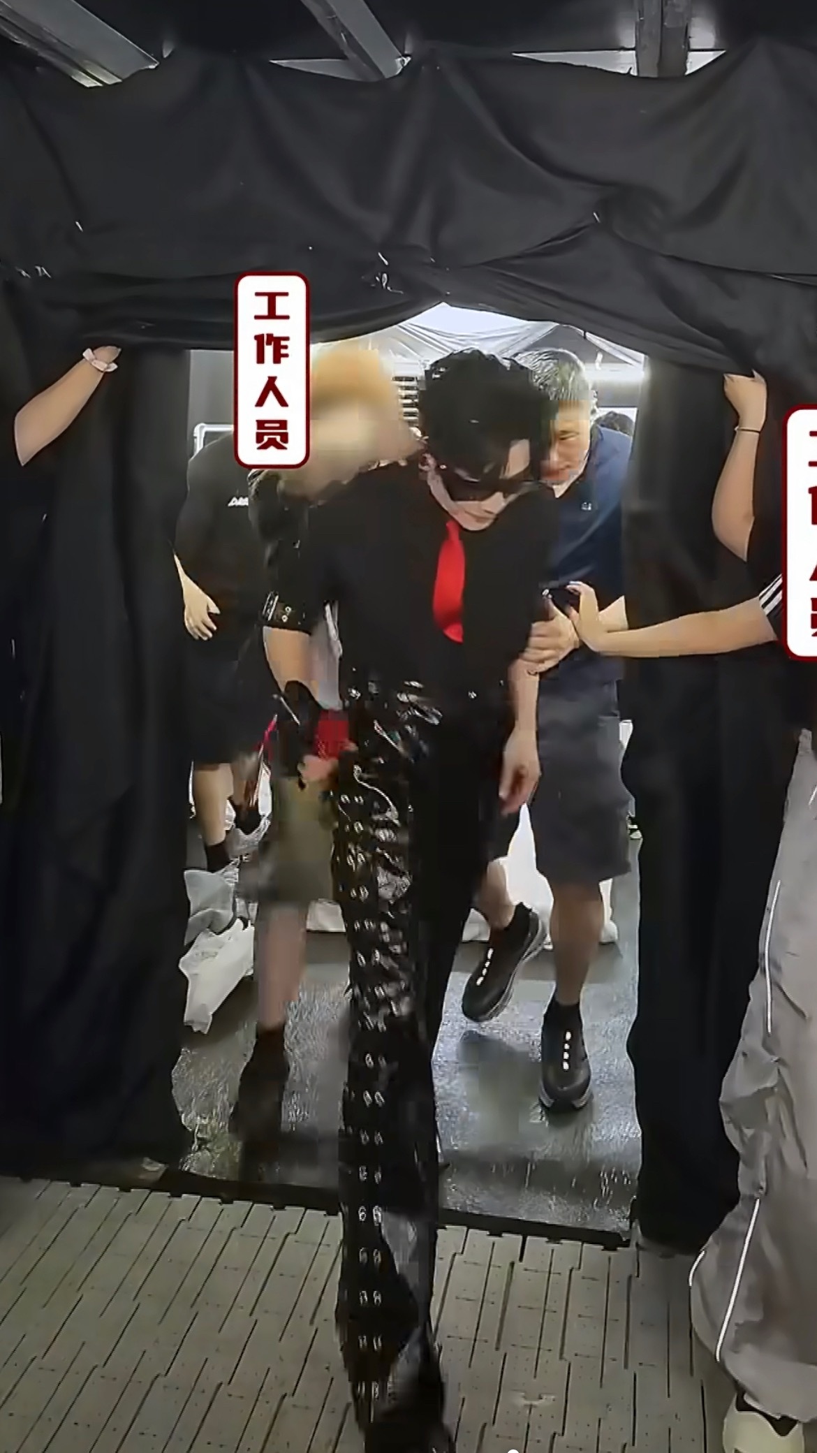 天资是果然是很残忍的东西……陈楚生身材比例也太好了吧！脸小腿还长屏幕都快装不下了