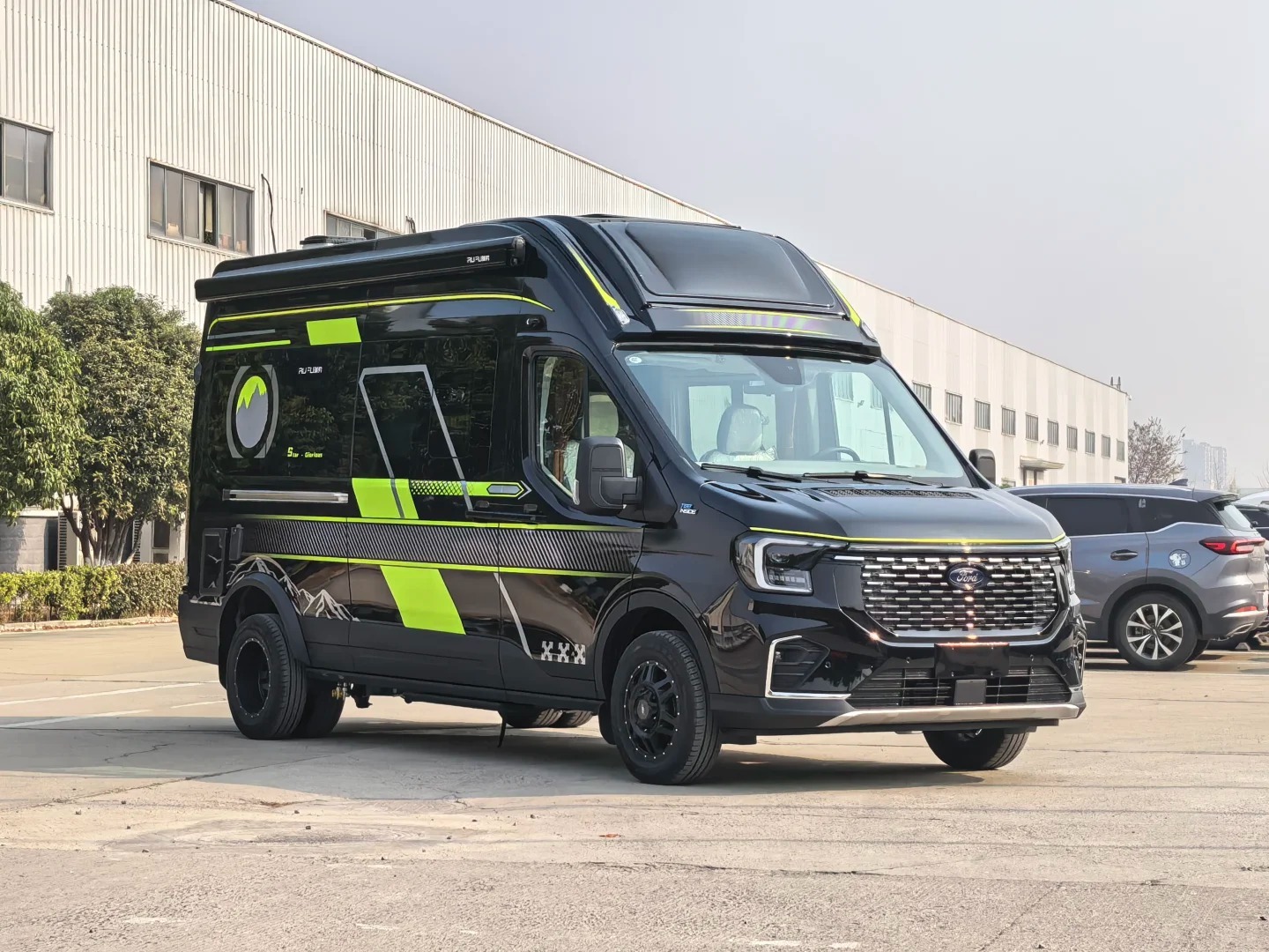 六座布局的房车现在卖的挺多的，这种车就是超级MPV，一家人旅行的话能有水有电让路