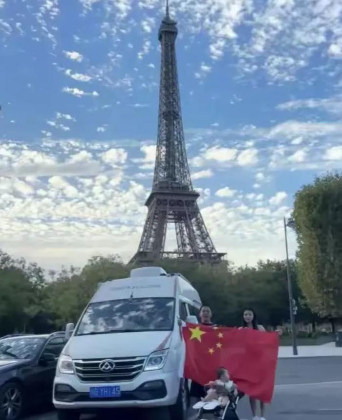 “真是有钱任性！”四川成都，一对夫妻为了“哄娃睡觉”，竟然带着刚满半岁的婴儿自驾