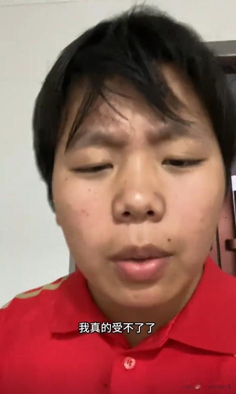 江苏沭阳05年女生爆火后的第三天，红了后的第一个反噬终于还是来了。
 
05年的