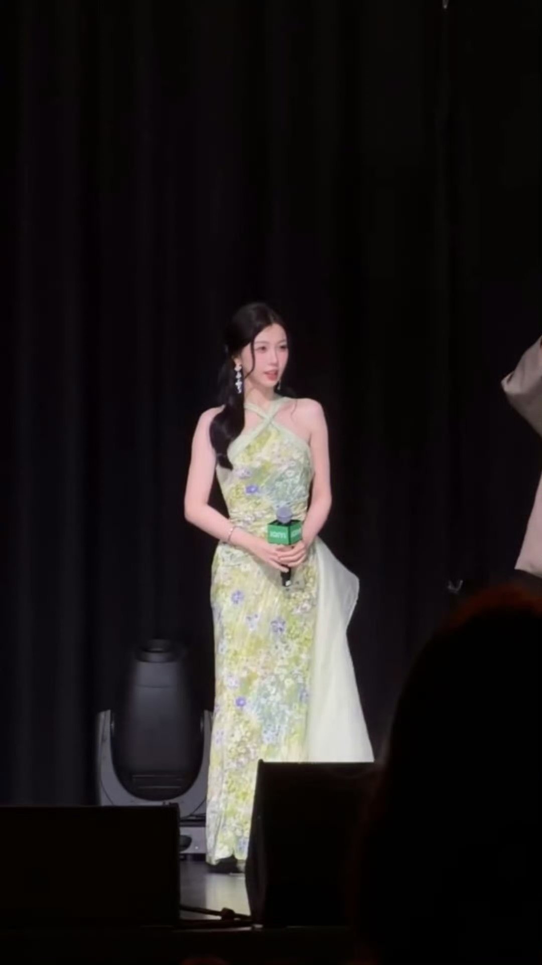 一起期待虞书欣的新歌 