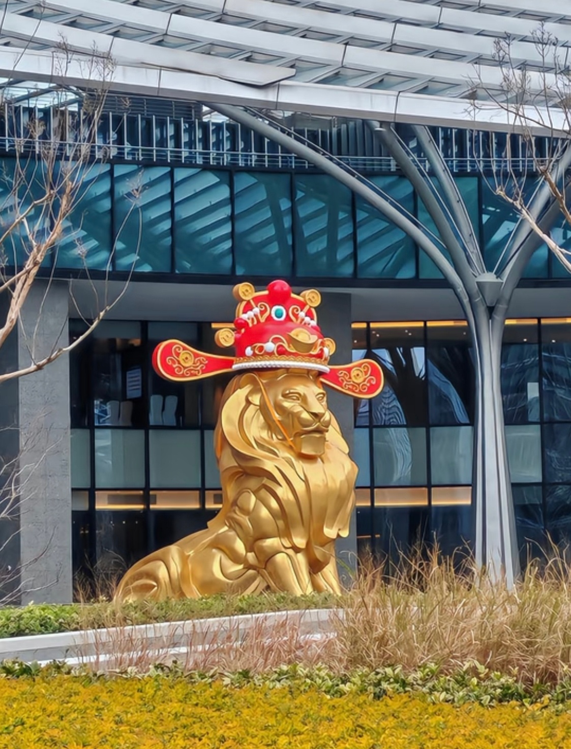 一到过节就要被美高梅门口的狮子笑死 