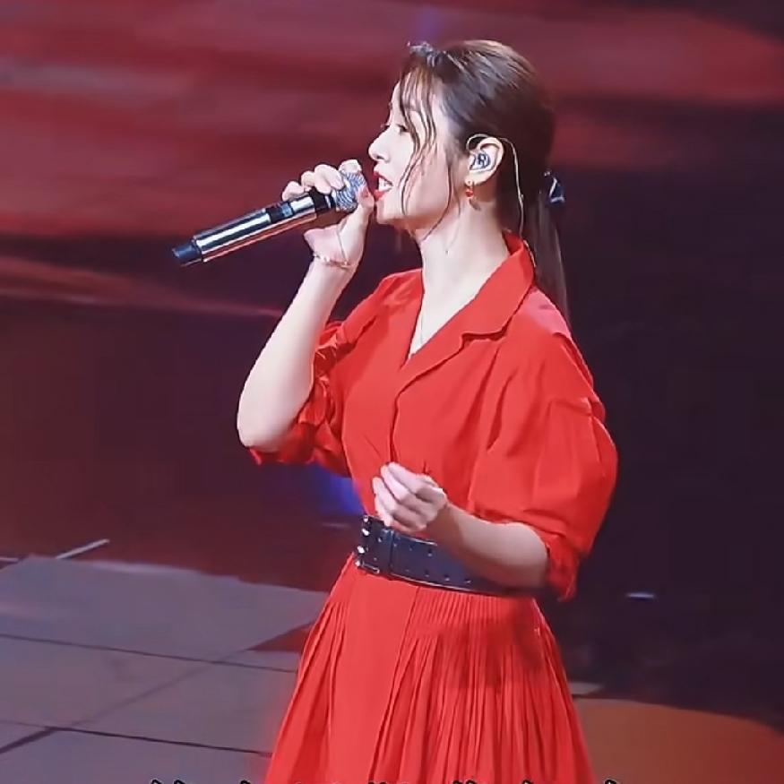 演员林心如曾经在采访中说，她最后悔的就是没有早点生孩子，她觉得孩子是要早生，不然