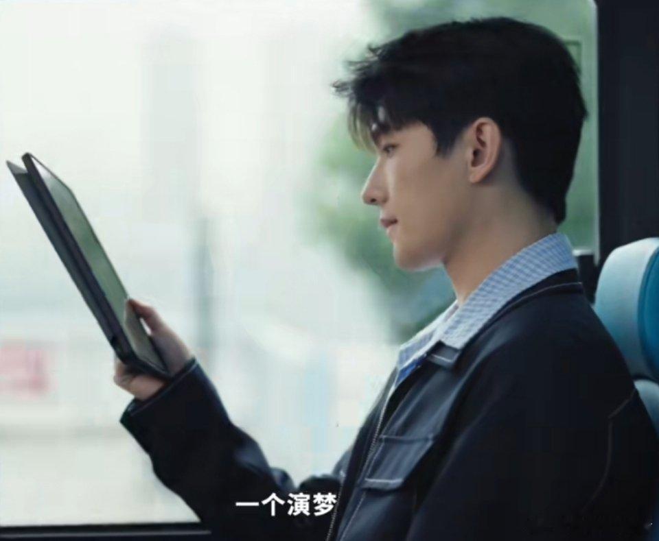 杨洋体验汽修工的一天 应该去演个汽修工挑战一下演技，不能老待在舒适区，你们觉得呢