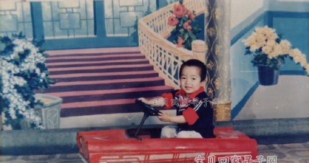 白让，男。白圆脸，双眼皮，后脑勺有一道横着疤，河南口音。老家是邓县罗庄，爸爸叫白