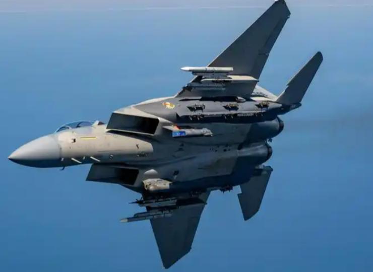 美国终于找到伊朗作战关键思路？大规模冲突中 F-35、B-52 局限性凸显，F-