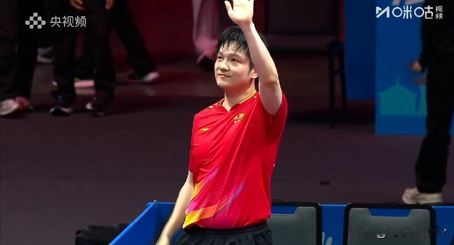 就在刚刚
全运会男单冠军诞生
樊振东4-1战胜林诗栋
第一局，樊振东以11-9先