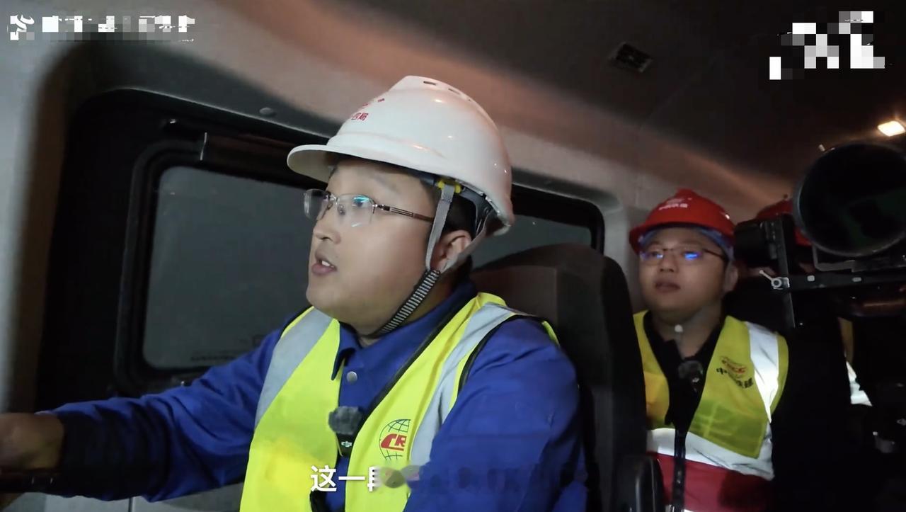 中国智造逆袭的100个瞬间  一个字的改变，是一场深刻的变革。这些瞬间，记录了我