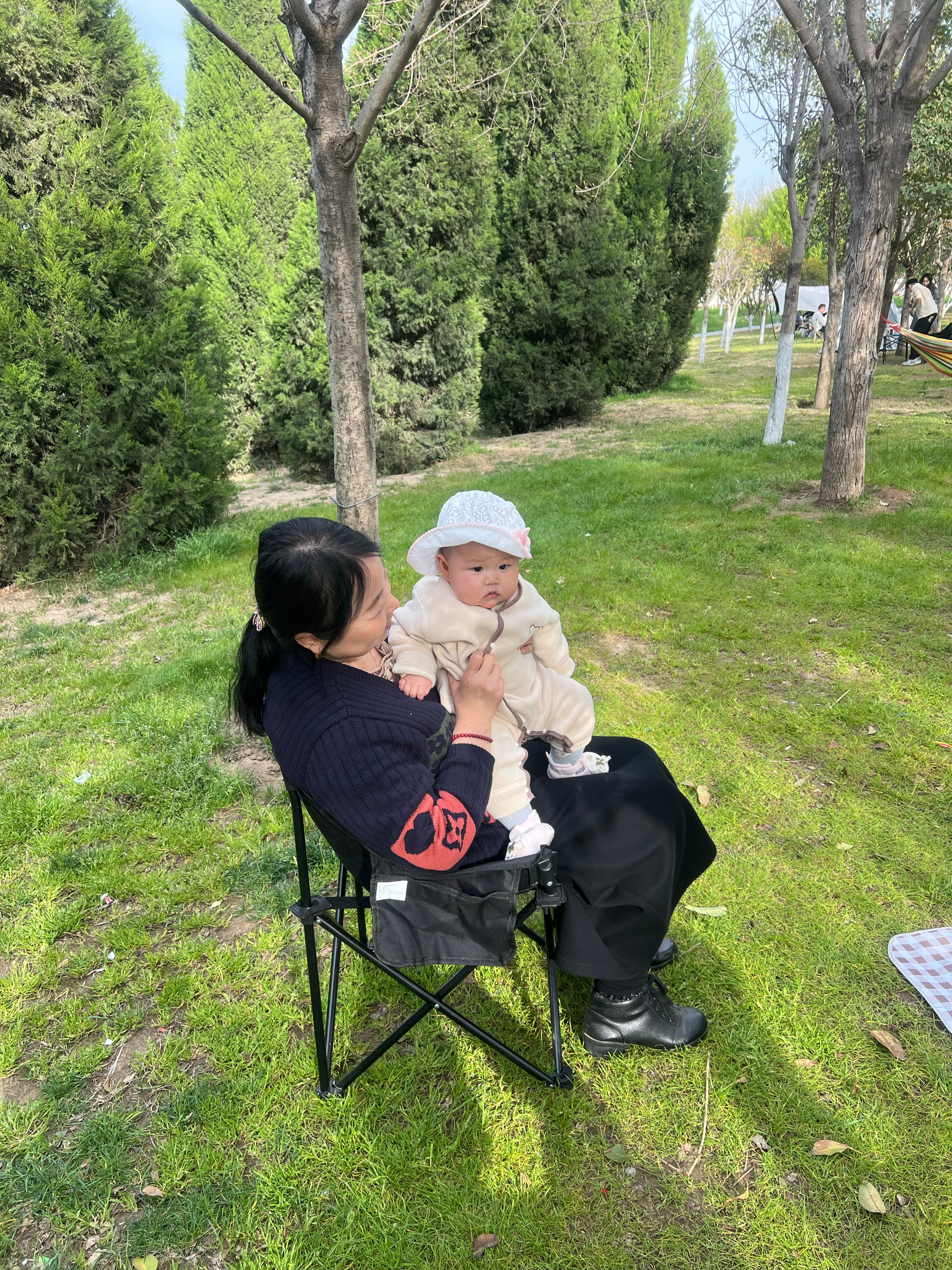 之前一直没舍得买帐篷，有娃后立马下单！当妈后兴趣增加，这个也想体验，那个也想玩！