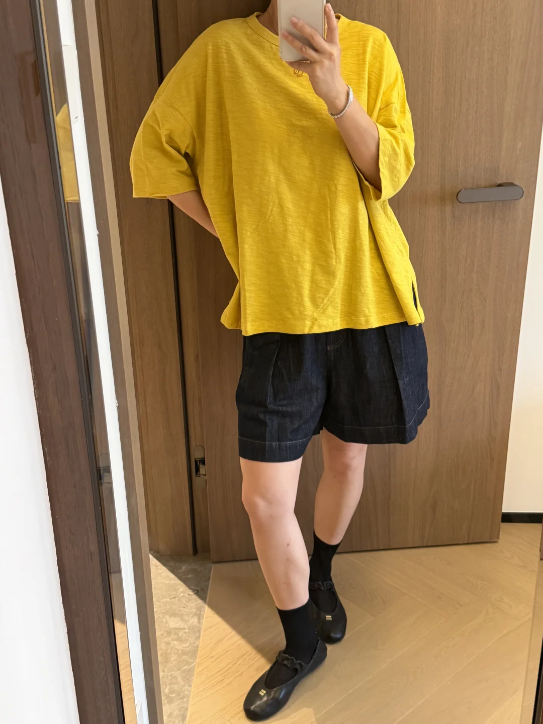 松弛的，彩色的