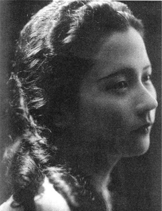 1928年，一条花边新闻轰动了整个大上海，出身豪门的首席名媛，竟然放弃了优渥的生