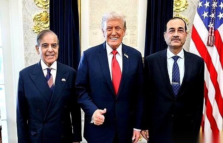 看最近美伊谈判这桩事，硬是靠巴基斯坦陆军元帅穆尼尔的一通跨国电话，才把窗户纸给彻