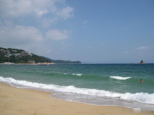 【大梅沙】大梅沙是一个集休闲度假、观光旅游、运动娱乐为一体的旅游胜地，凝聚了国内